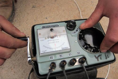 測(cè)量電纜故障用的兆歐表.jpeg 測(cè)量電纜故障用的兆歐表.jpeg